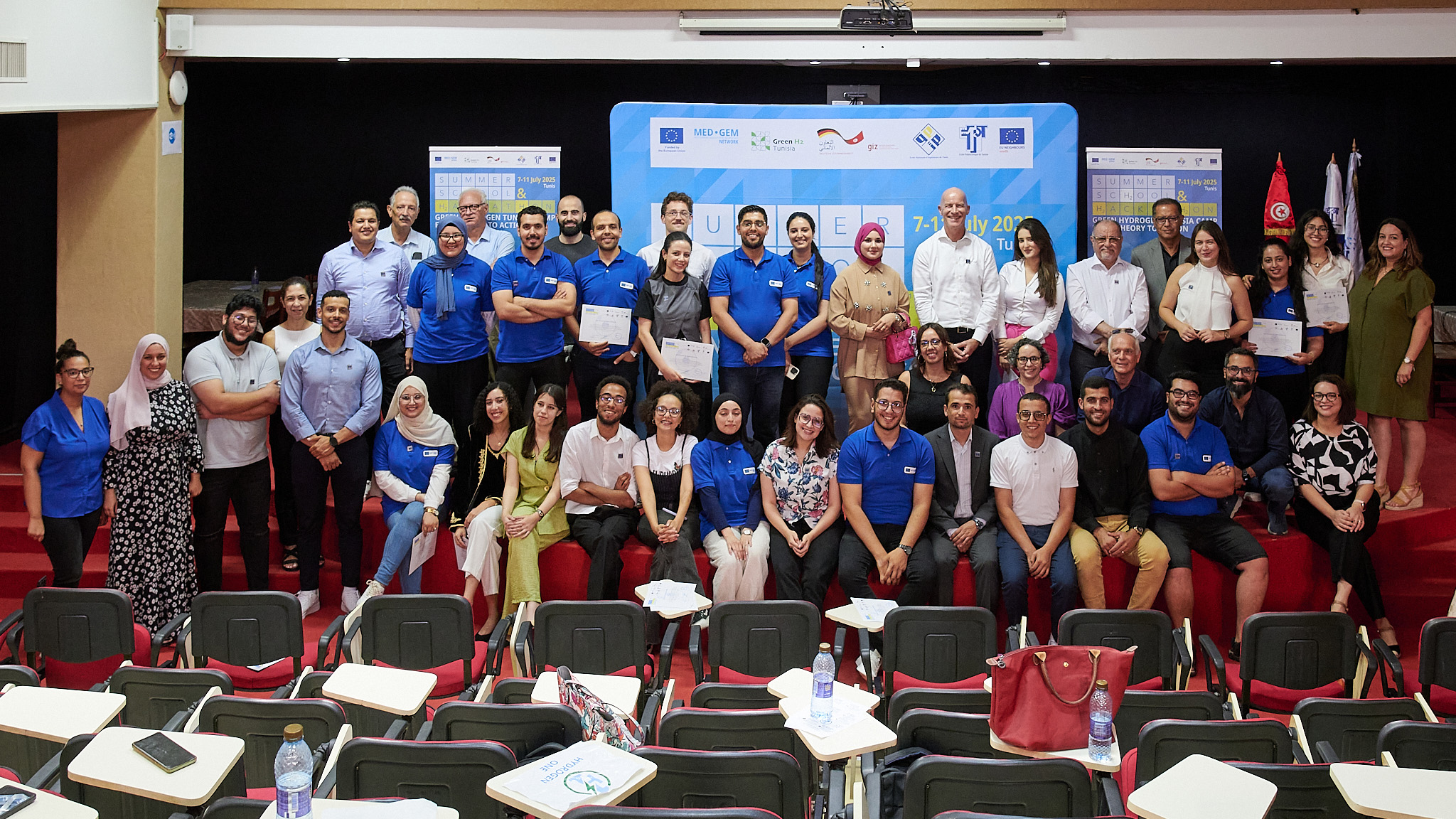 Group photo of the participants