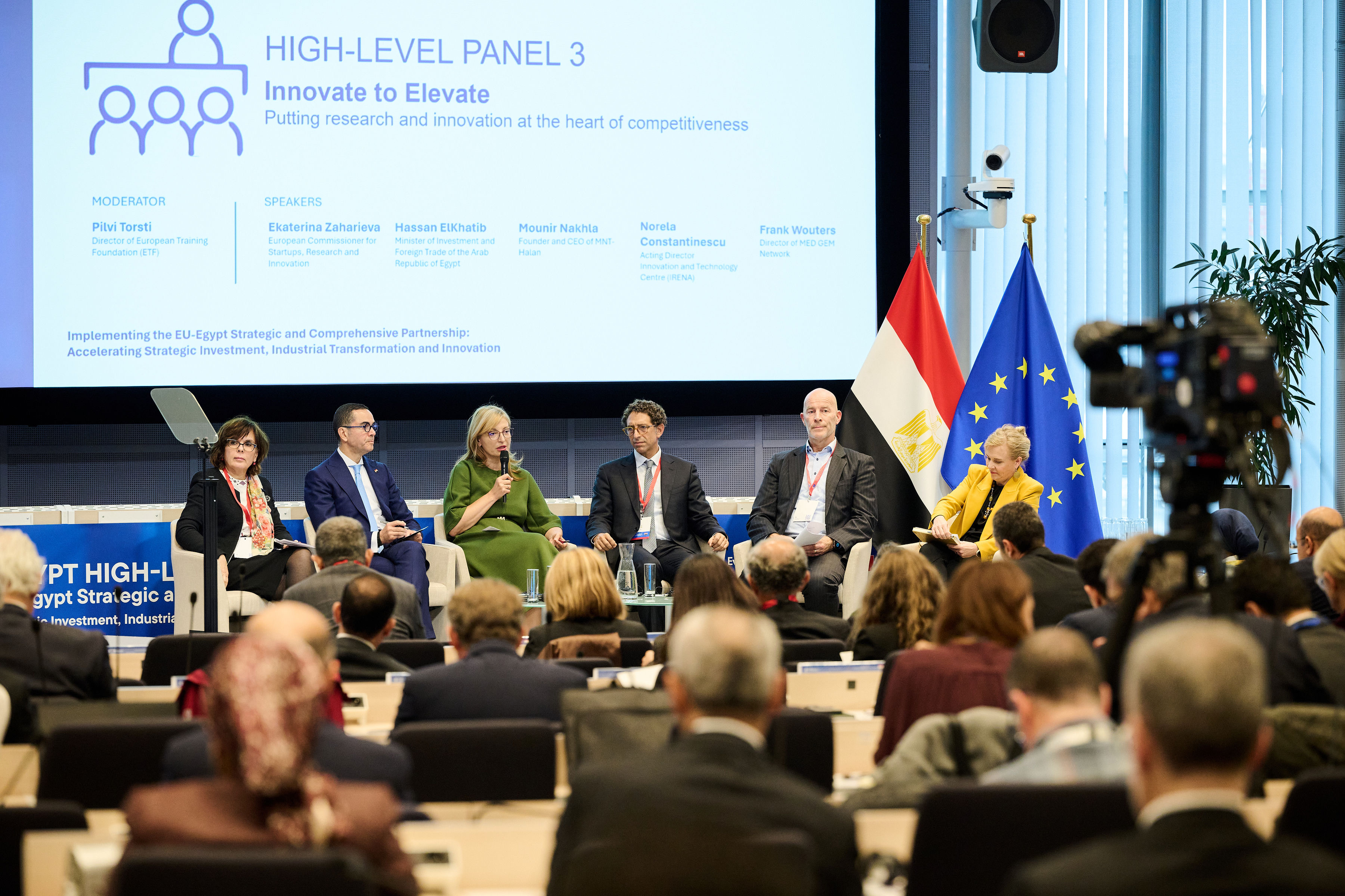 The session, moderated by Dr. Pilvi Torsti, Director of the European Training Foundation, featured: